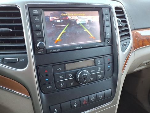 Used 2013 Jeep Grand Cherokee Overland image 10