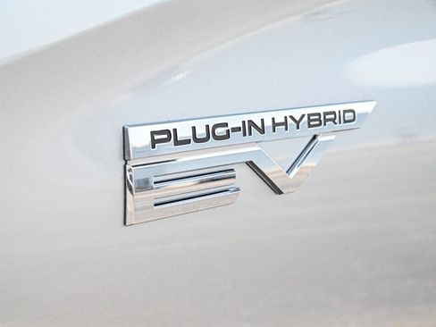 New 2024 Mitsubishi Outlander SE image 48