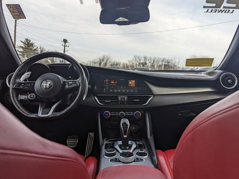 Used 2022 Alfa Romeo Giulia Veloce image 35