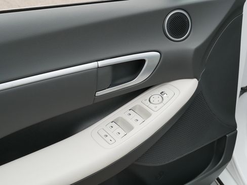 Certified 2025 Hyundai Sonata SEL AWD/4WD image 15