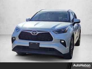 Used 2023 Toyota Highlander XLE video 1