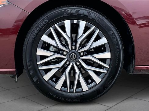 Used 2025 Nissan Altima 2.5 SV image 10