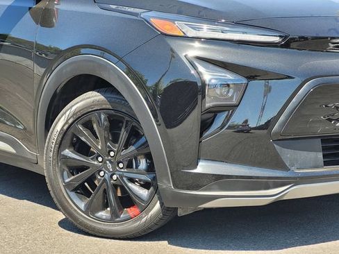 Used 2023 Chevrolet Bolt EUV Premier w/ Sun & Sound Package FWD image 4