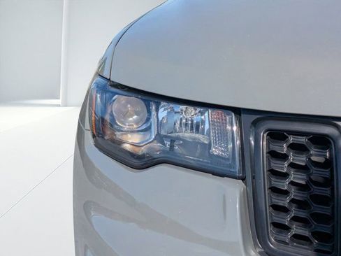 Used 2020 Jeep Grand Cherokee Altitude image 8