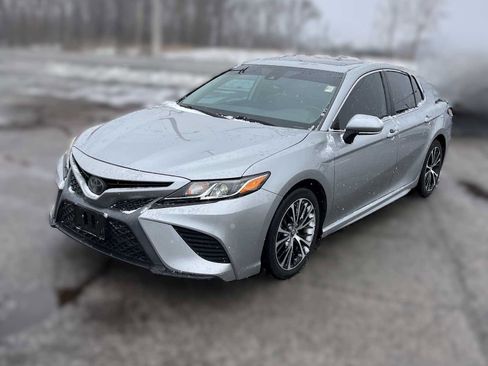 Used 2019 Toyota Camry SE image 4