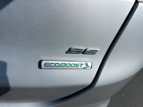 Used 2017 Ford Fusion SE w/ Fusion SE Technology Package FWD image 8