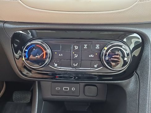 Used 2021 Buick Encore GX Preferred w/ Cold Weather Comfort Package FWD image 25