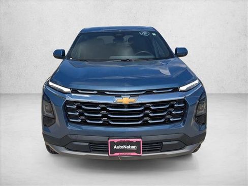 Used 2025 Chevrolet Equinox LT image 2