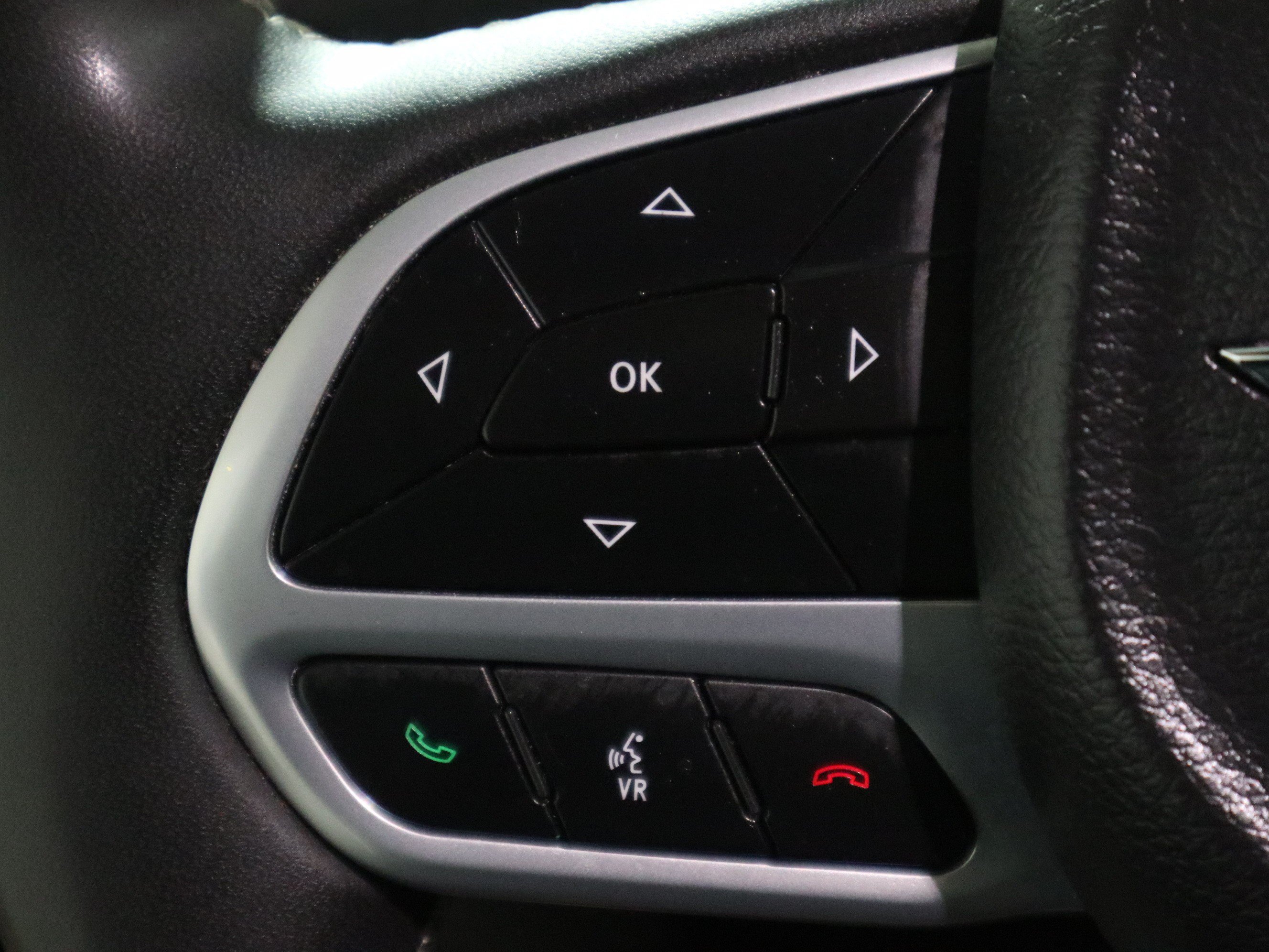 Used 2023 Chrysler Pacifica Touring-L FWD image 28