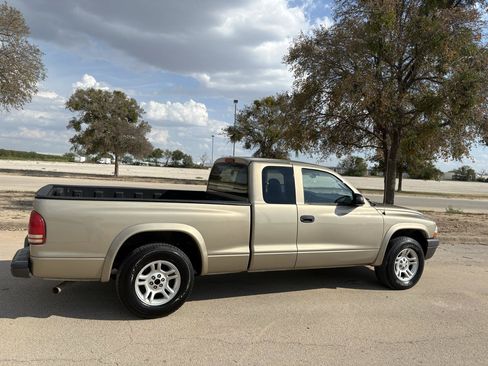Used 2004 Dodge Dakota 2WD Club Cab w/ Tire & Handling Group image 38