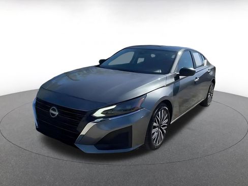 Used 2025 Nissan Altima 2.5 SV image 7