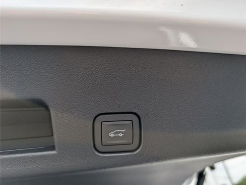 New 2026 Chevrolet Traverse LT w/ Midnight/Sport Edition FWD image 30