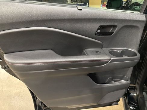 Used 2025 Honda Passport Black Edition image 48