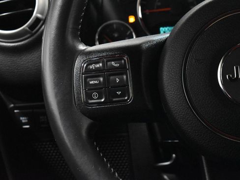 Used 2015 Jeep Wrangler Unlimited Rubicon w/ Connectivity Group image 7