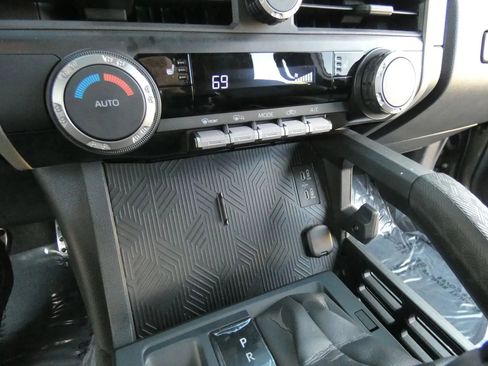 Used 2025 Toyota Tacoma TRD Sport image 71