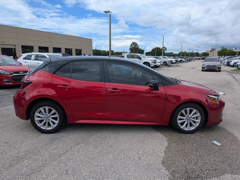 Used 2025 Toyota Corolla SE FWD image 3