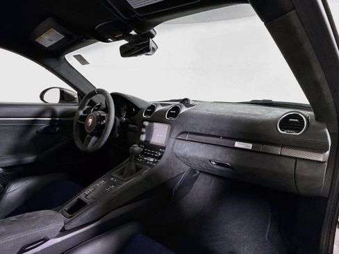 Used 2025 Porsche 718 Cayman GT4 RS RWD image 17