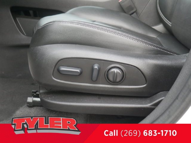 Used 2024 GMC Terrain SLT AWD/4WD image 24