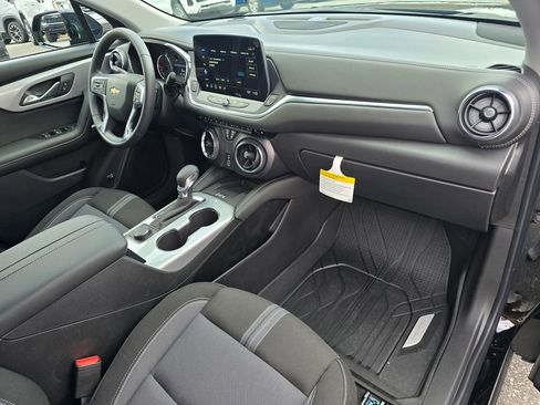 New 2025 Chevrolet Blazer LT w/ Convenience Package image 28