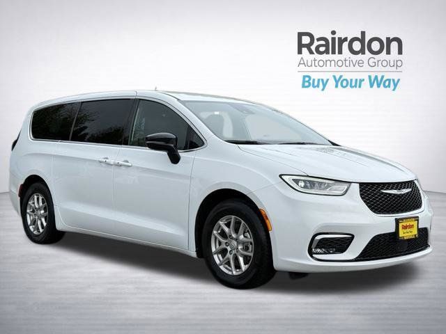 Used 2025 Chrysler Pacifica Select FWD 360° Tour