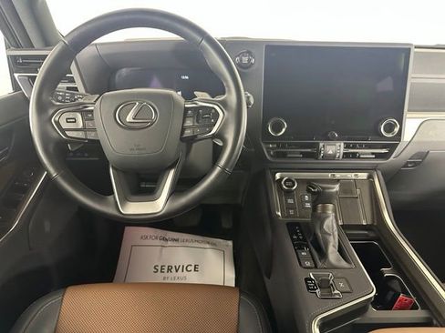 Used 2025 Lexus GX 550 w/ Accessory Package (2T) AWD/4WD image 22