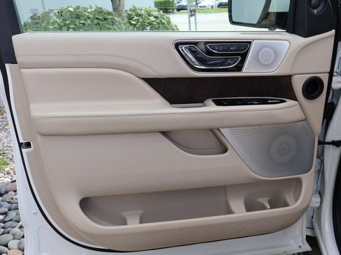 Used 2020 Lincoln Navigator Reserve w/ Equipment Group 208A Reserve AWD/4WD image 18