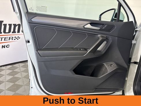 Used 2024 Volkswagen Tiguan SE image 8