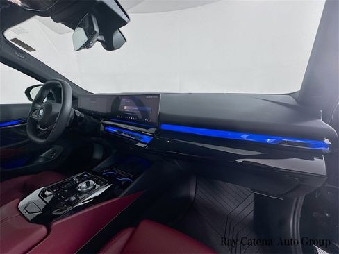 Used 2025 BMW i5 xDrive40 w/ Premium Package image 31