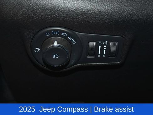 Used 2025 Jeep Compass Trailhawk AWD/4WD image 9
