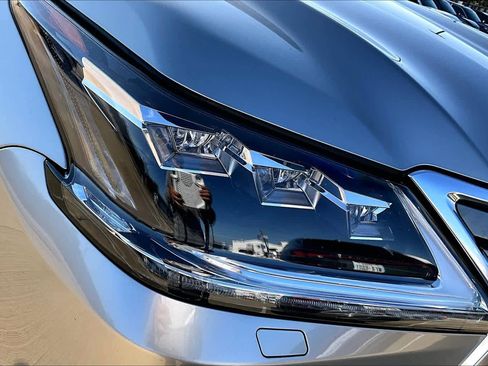 Used 2020 Lexus LX 570 4WD w/ Luxury Package image 27