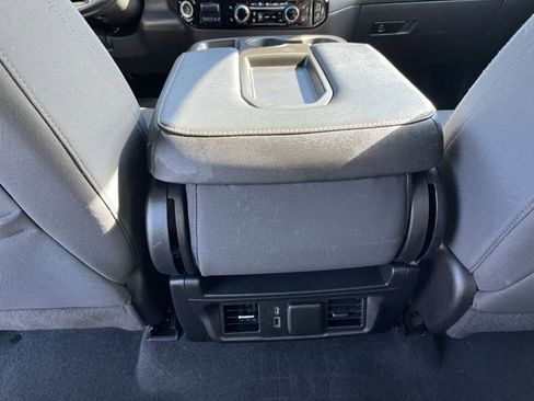 Used 2022 Chevrolet Silverado 1500 LT AWD/4WD image 23