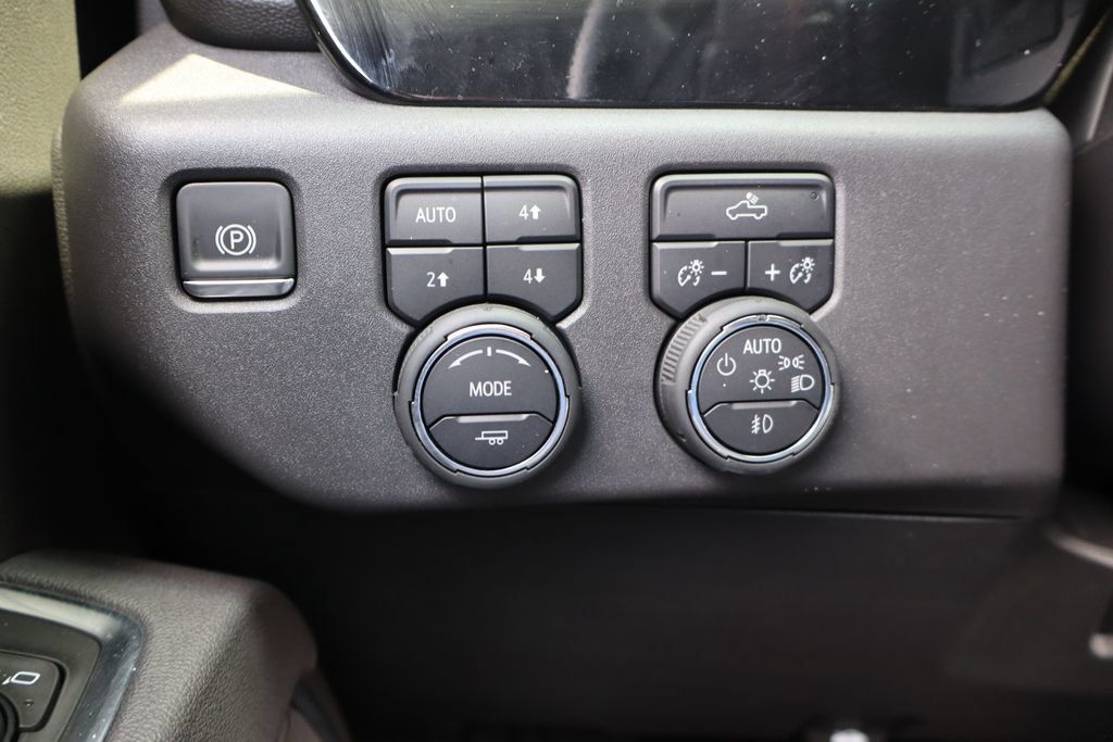 Used 2025 Chevrolet Silverado 1500 LT Trail Boss w/ Convenience Package II AWD/4WD image 12