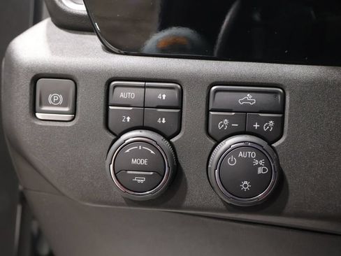Used 2023 Chevrolet Silverado 1500 LT AWD/4WD image 36