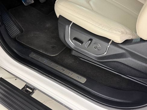 Used 2018 Ford Expedition Platinum RWD image 44