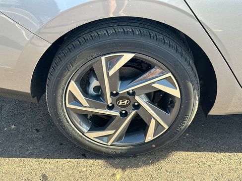 Certified 2025 Hyundai Elantra Sport FWD image 17