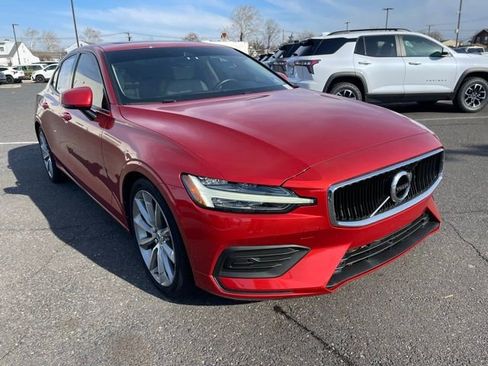 Used 2019 Volvo S60 T5 Momentum w/ Premium Package image 1
