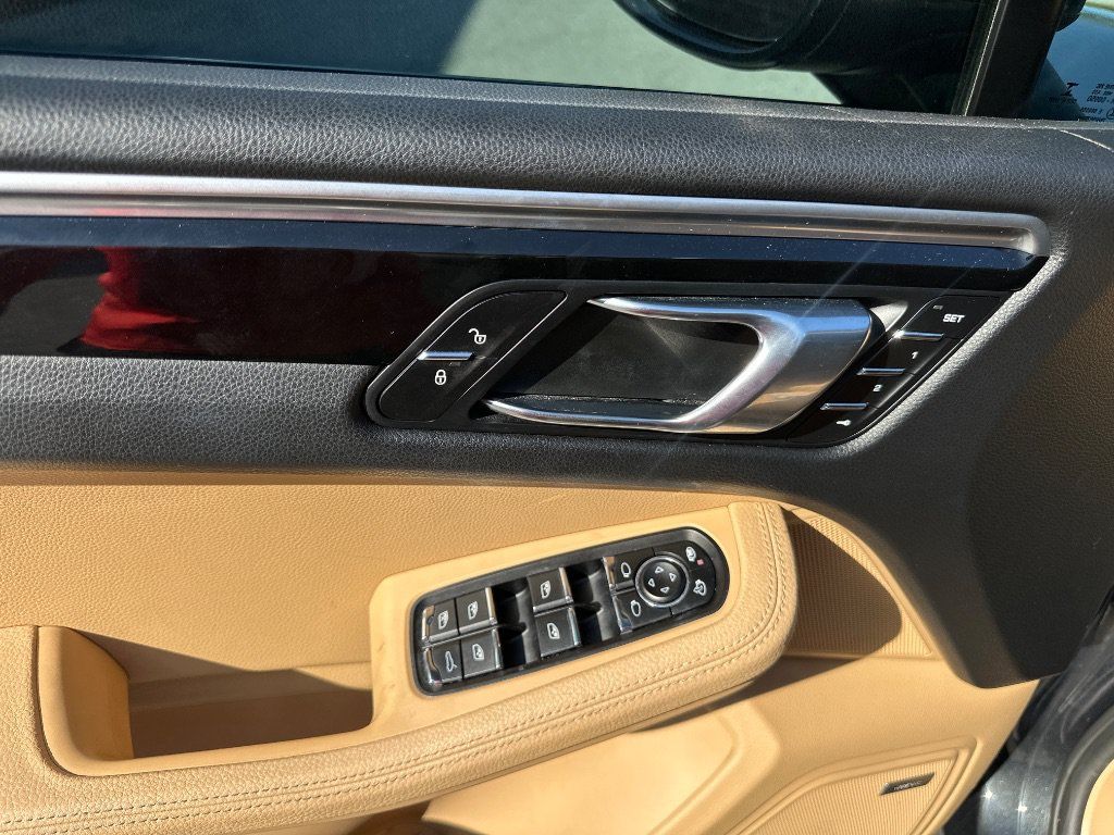 Used 2018 Porsche Macan AWD/4WD image 10