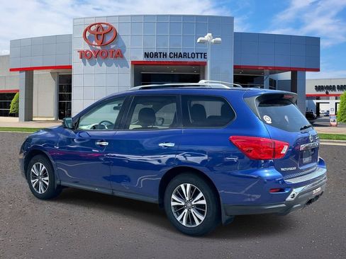 Used 2017 Nissan Pathfinder SL w/ SL Tech Package AWD/4WD image 4
