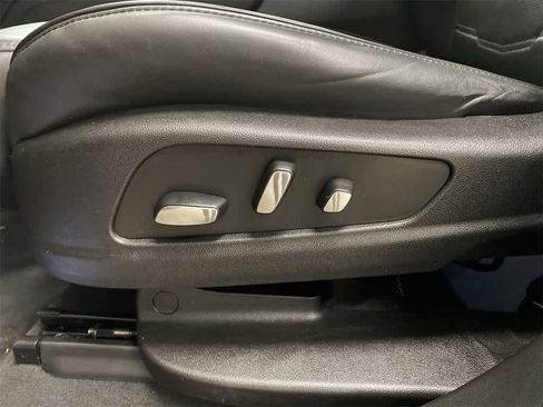 Used 2017 Cadillac XT5 Platinum image 16