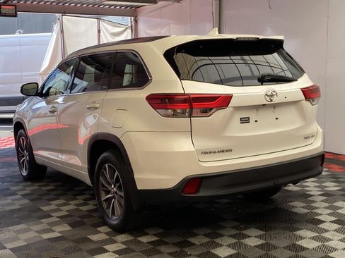 Used 2017 Toyota Highlander XLE AWD/4WD image 4
