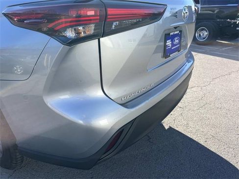 Used 2024 Toyota Highlander LE image 10