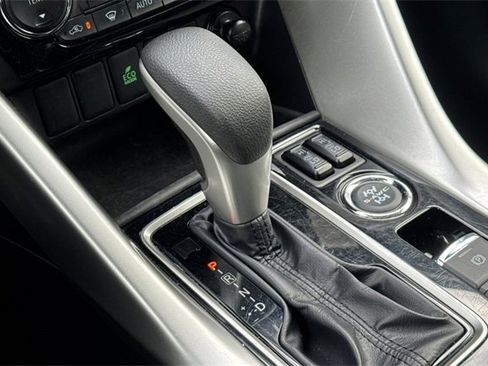 Used 2024 Mitsubishi Eclipse Cross SE image 32