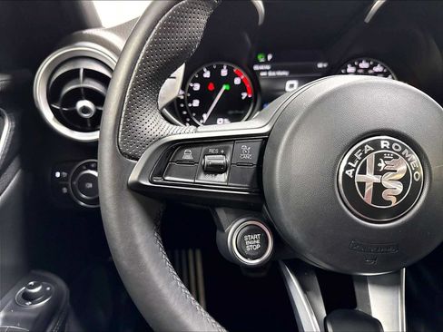 Used 2022 Alfa Romeo Giulia Sprint RWD image 21