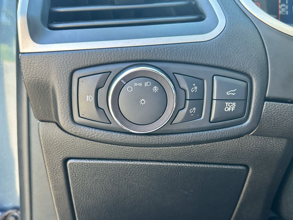 Used 2019 Ford Edge SEL w/ Equipment Group 201A AWD/4WD image 16