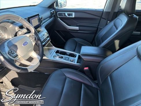 Used 2022 Ford Explorer XLT w/ Equipment Group 202A image 9