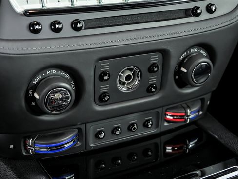 Used 2014 Rolls-Royce Wraith image 38