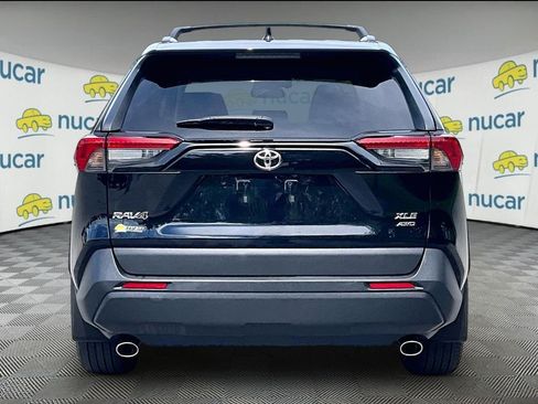 Used 2022 Toyota RAV4 XLE Premium AWD/4WD image 5