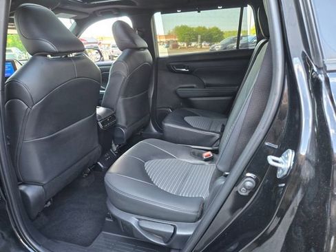 Used 2025 Toyota Highlander XSE AWD/4WD image 13