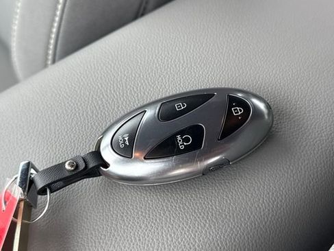 Certified 2025 Hyundai Elantra Sport image 29