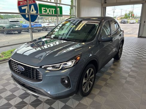 Used 2024 Ford Escape Platinum AWD/4WD image 3